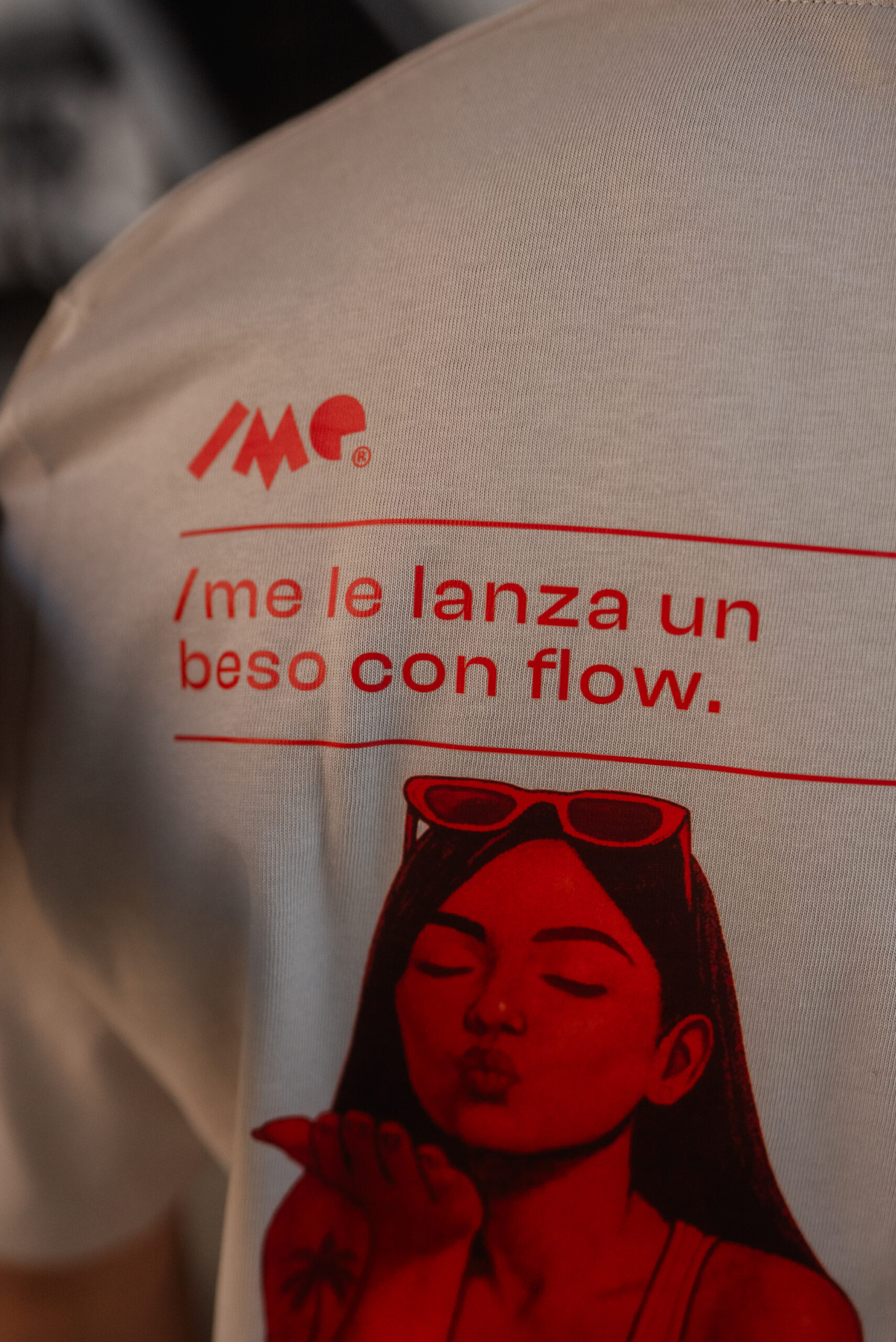 /ME LE LANZA UN BESO CON FLOW | /E BLOWKISS2 - Imagen 3